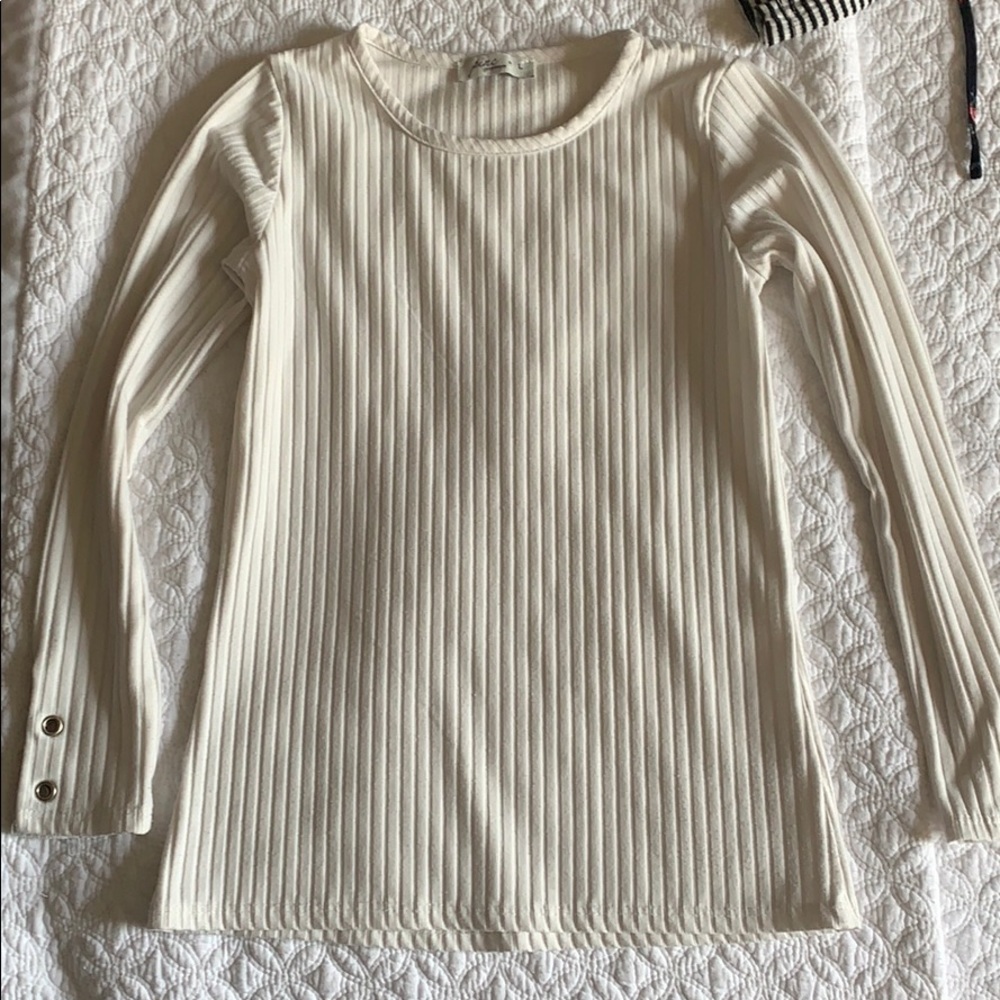 Fits more like a small to medium.
